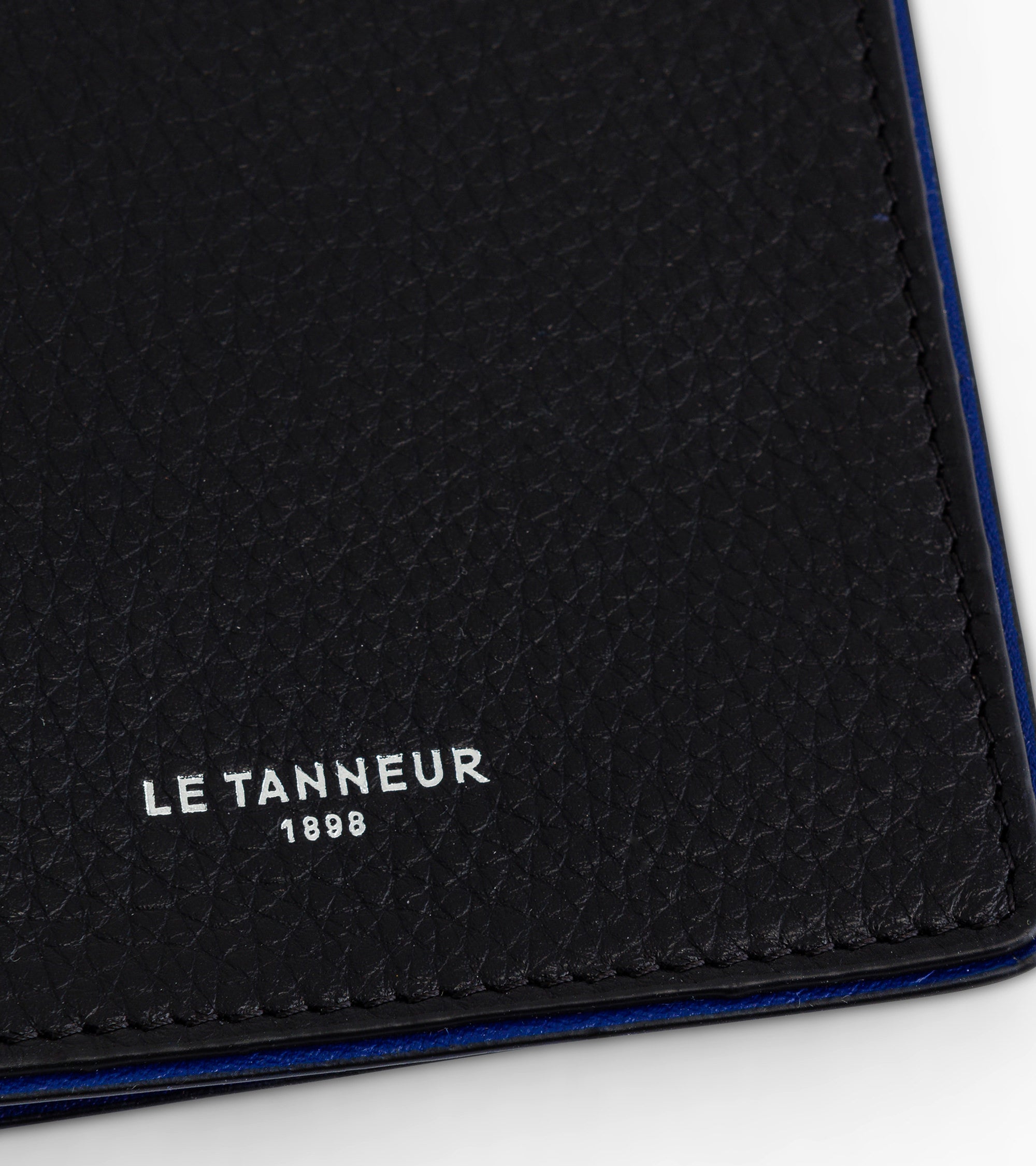 Augustin grained leather passport holder