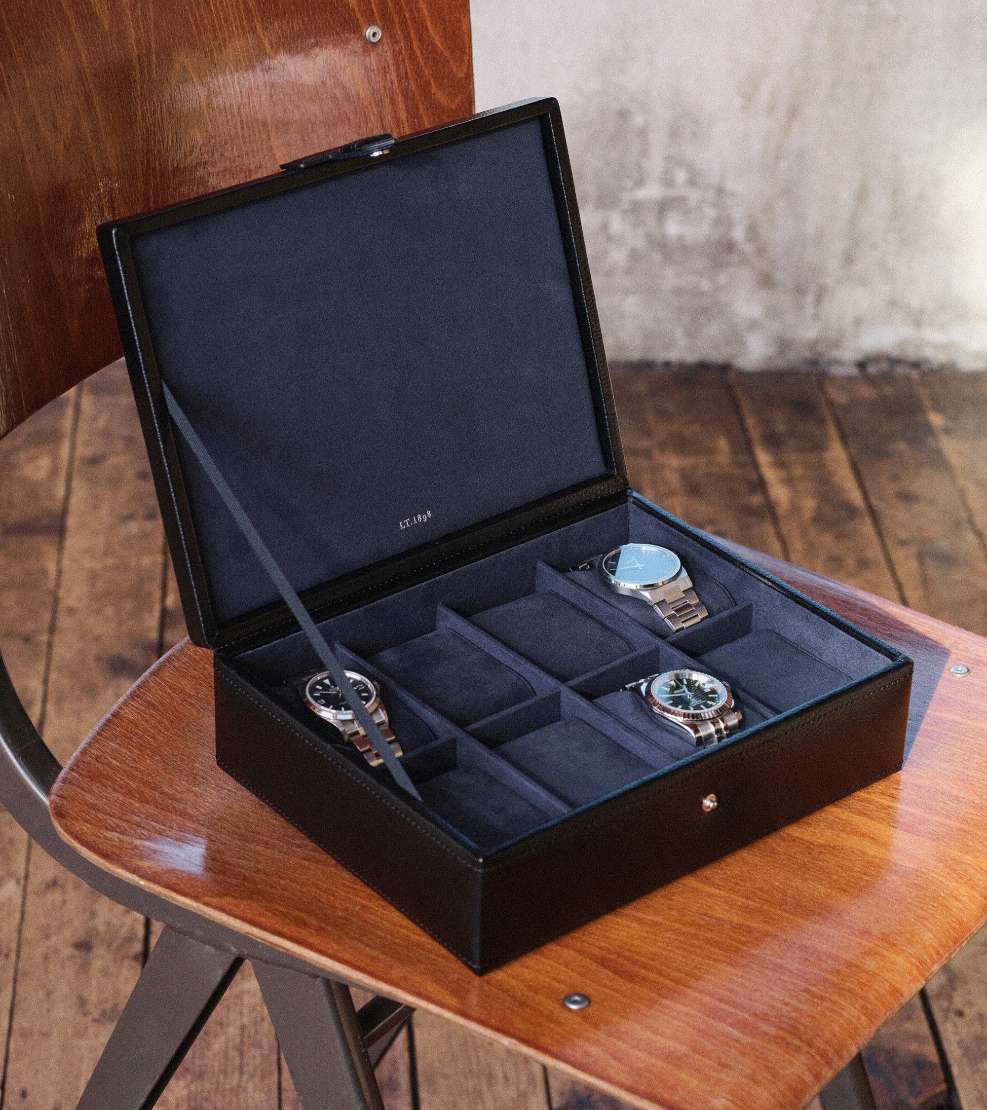 8 slot watch case