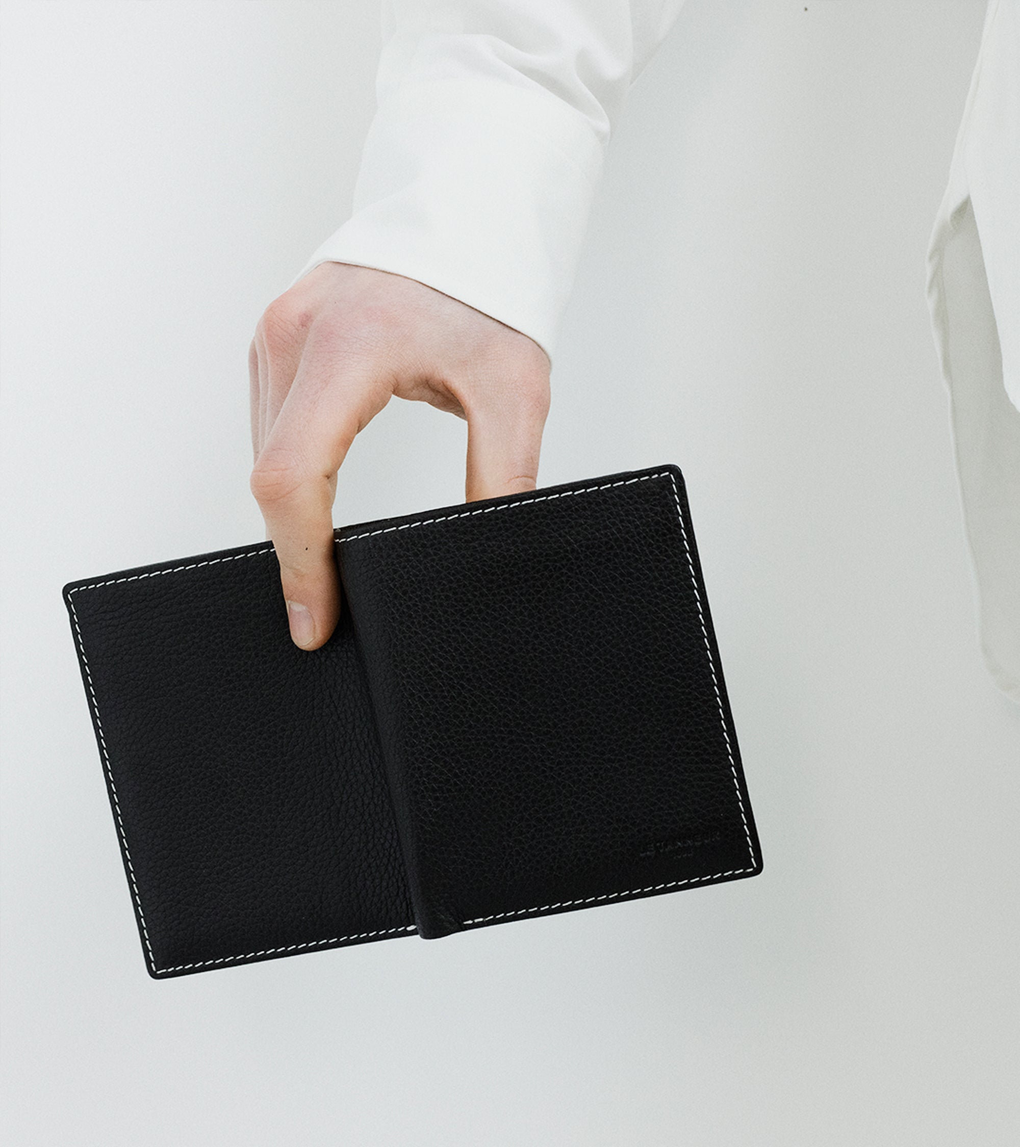 Charles medium-sized card holder in grained leather