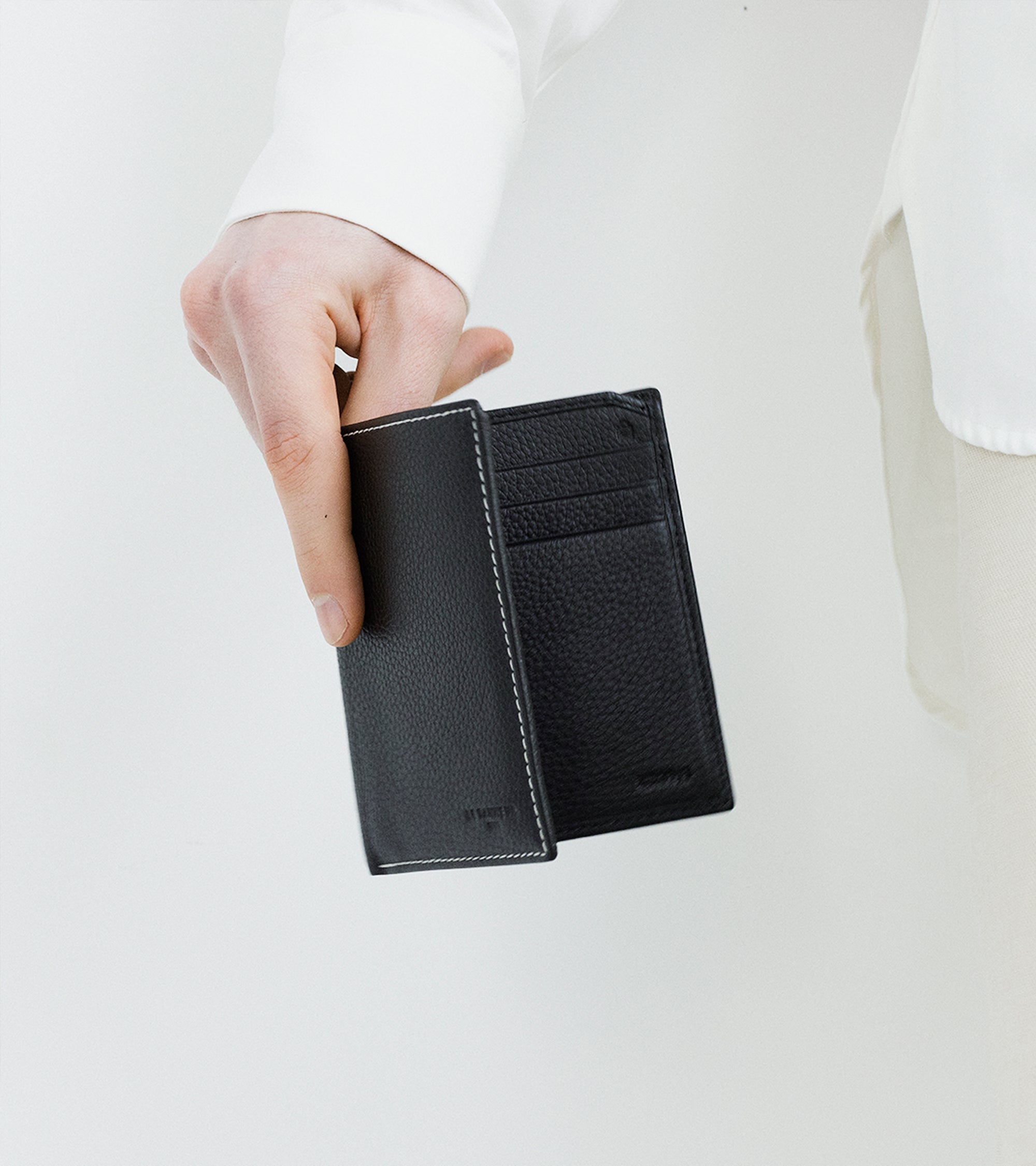 Charles medium-sized card holder in grained leather