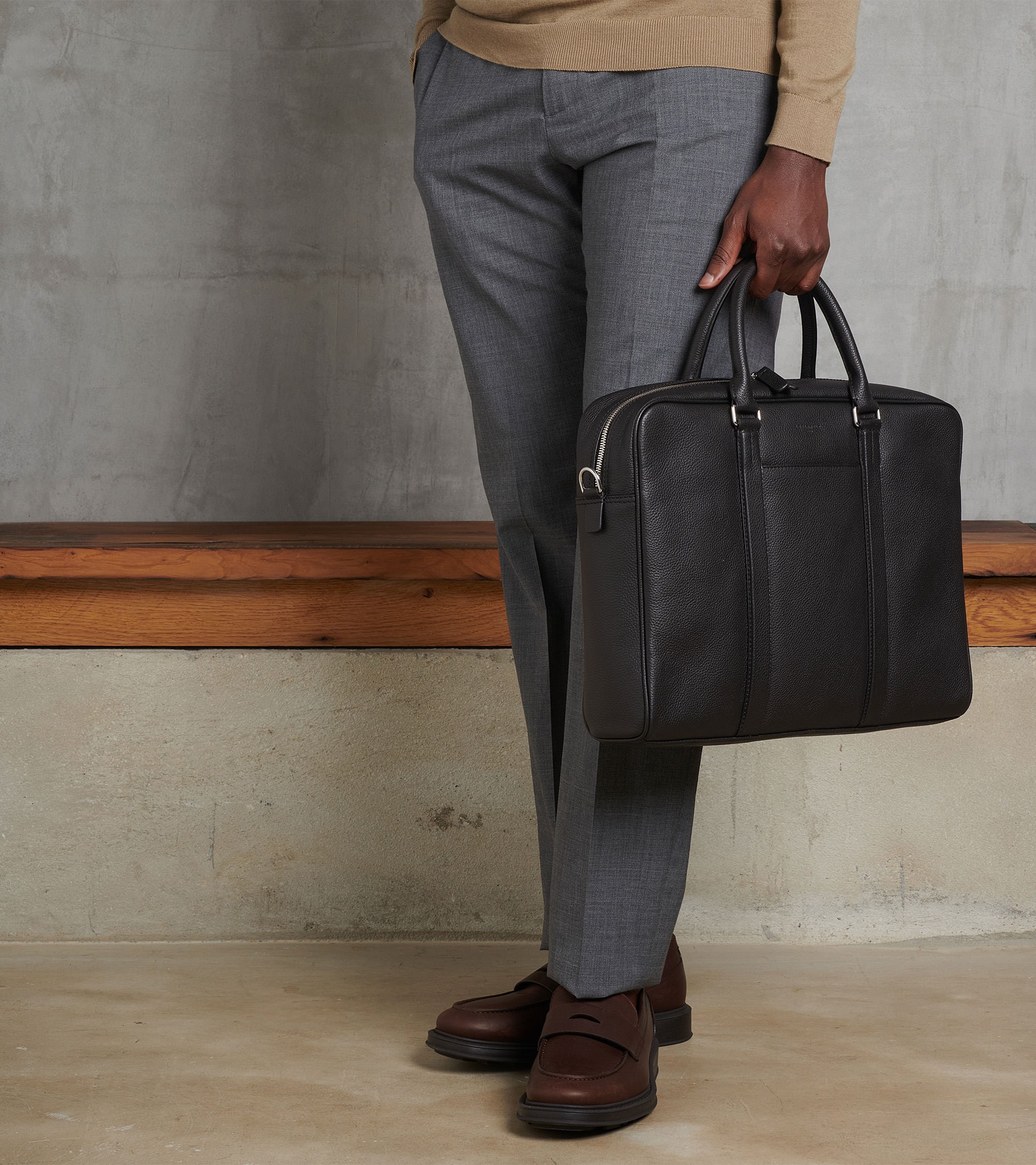 Charles 15" briefcase with 3 gussets in grained leather