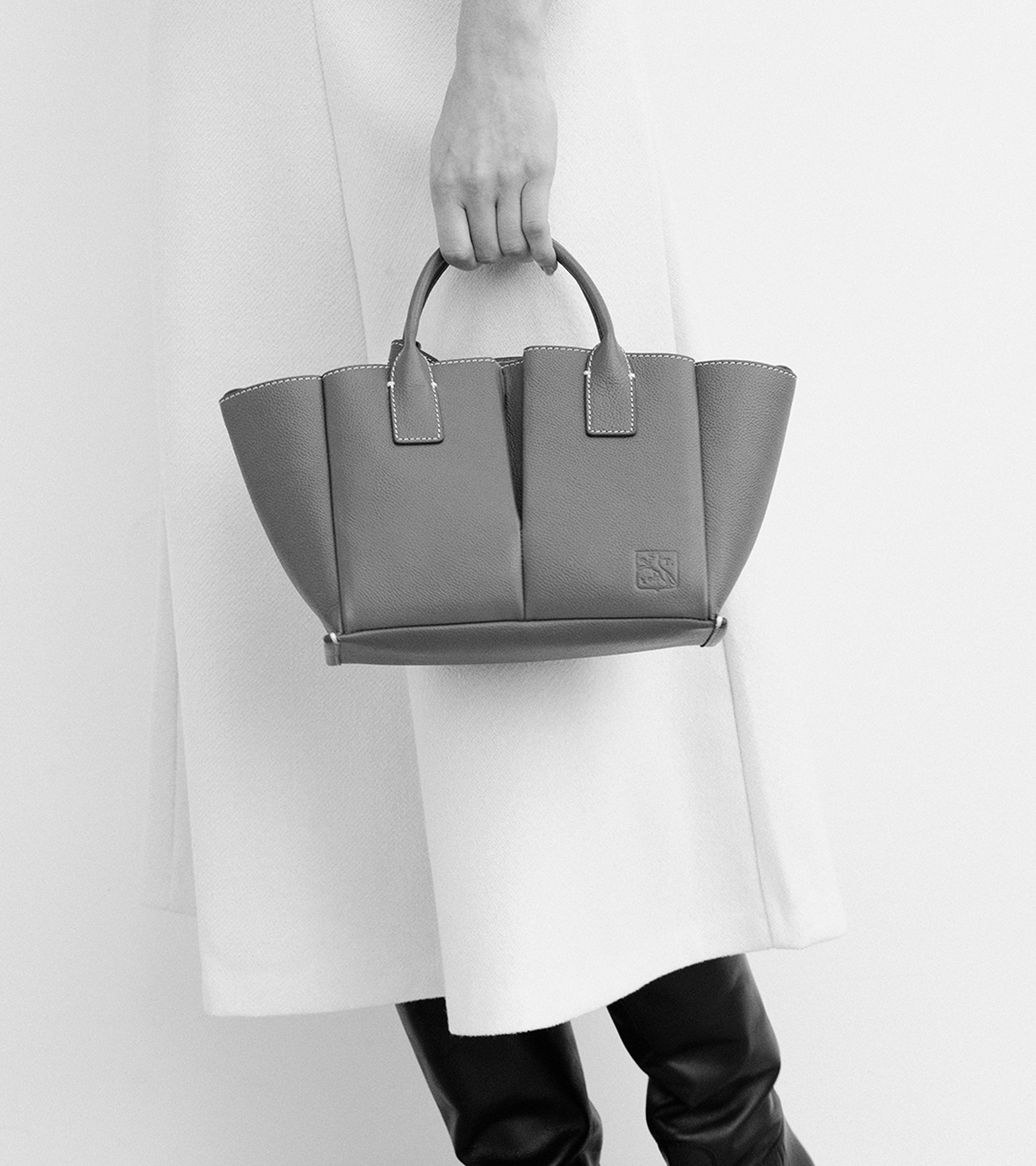 Elena small tote bag in grained leather