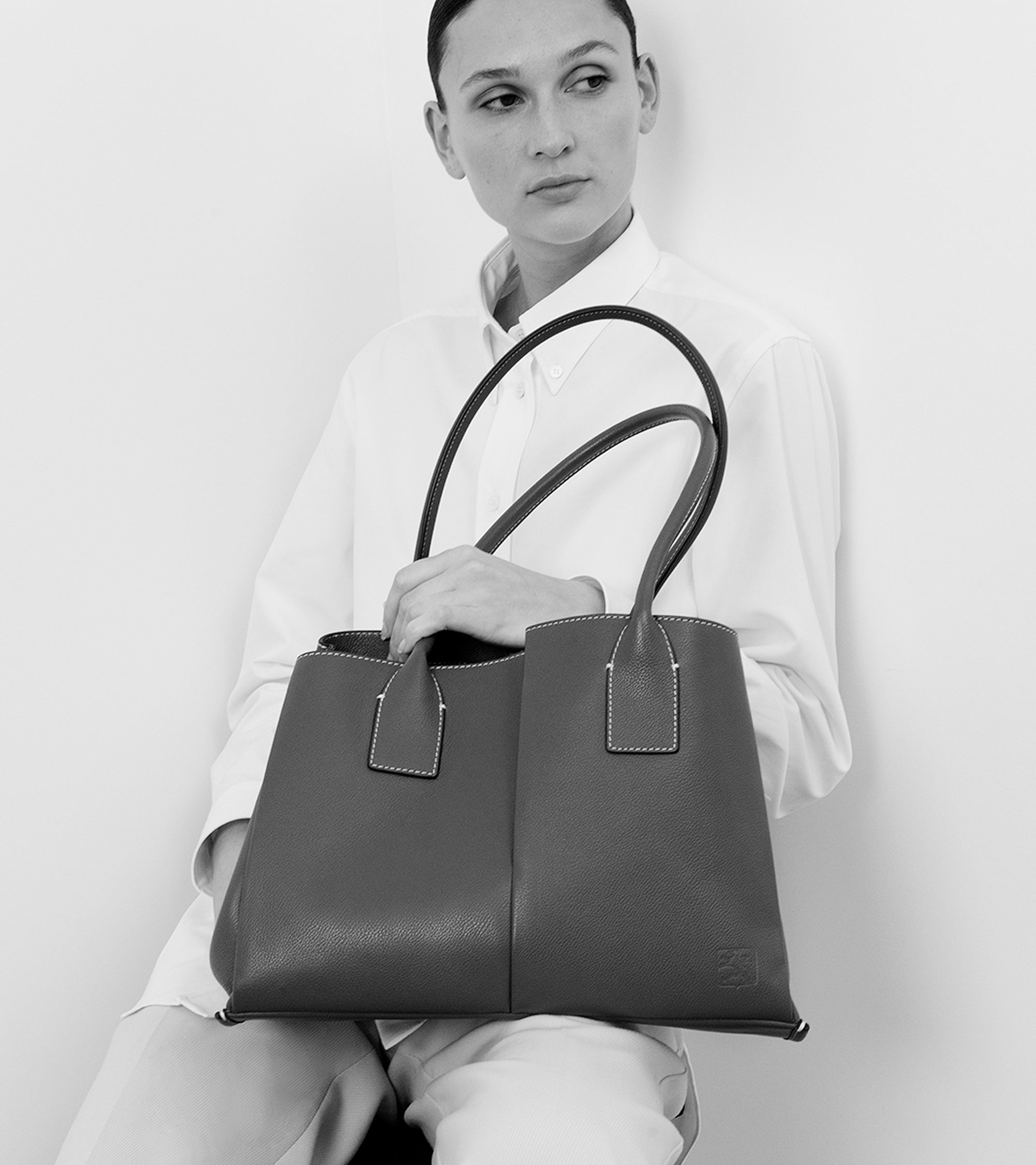 Elena large tote bag in grained leather