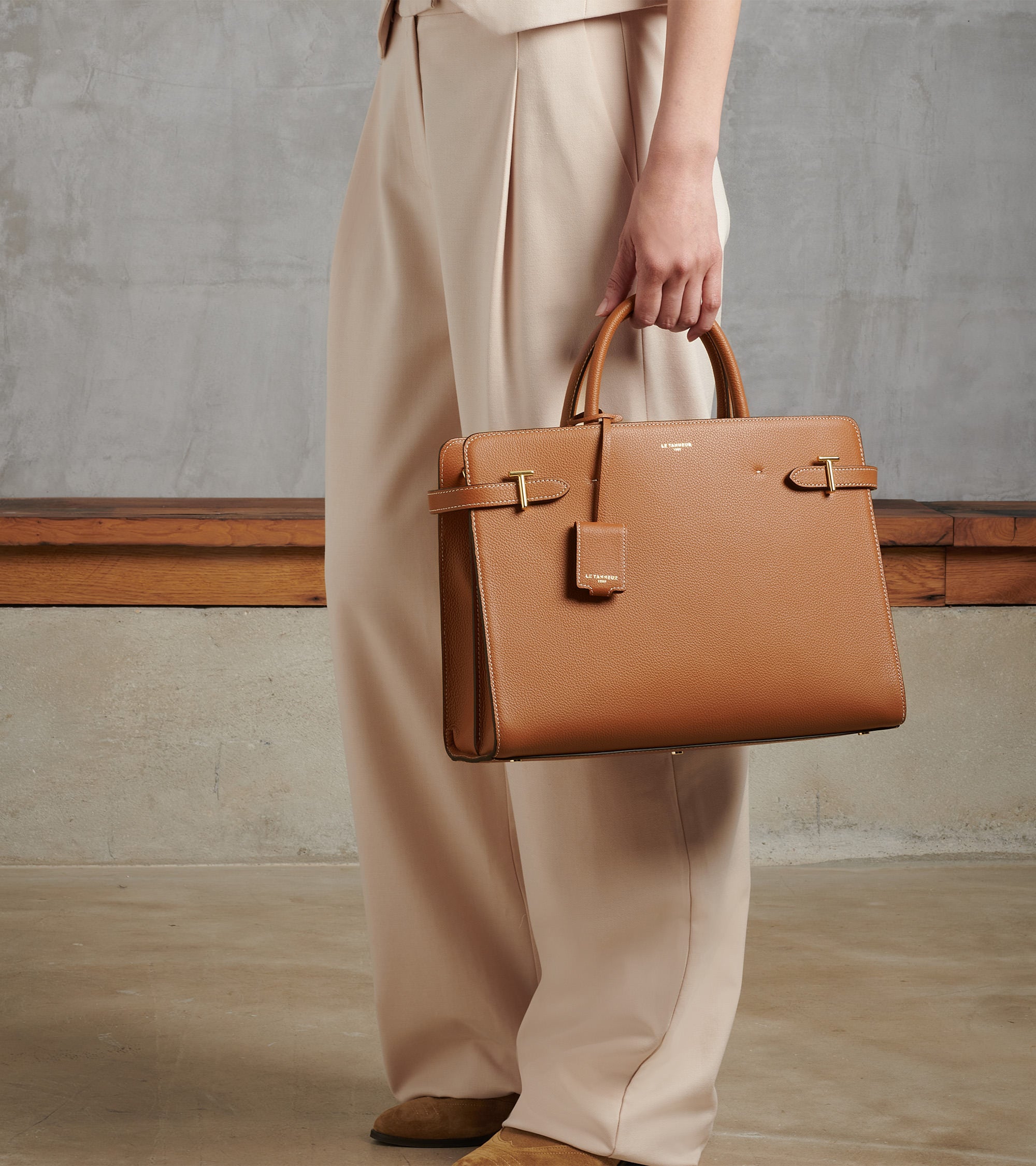 Emilie large handbag in grained leather