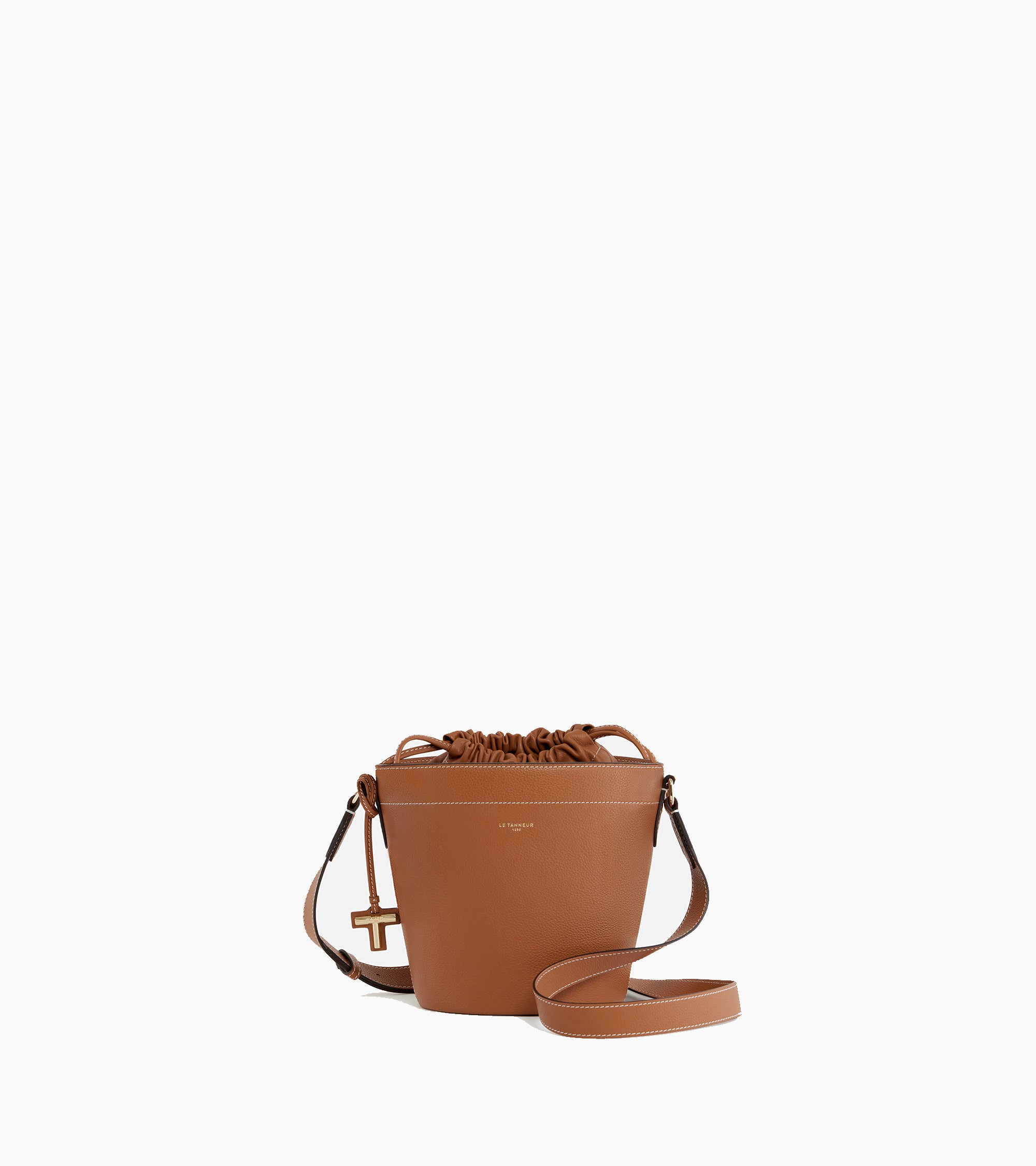 Gisèle small bucket bag in grained leather