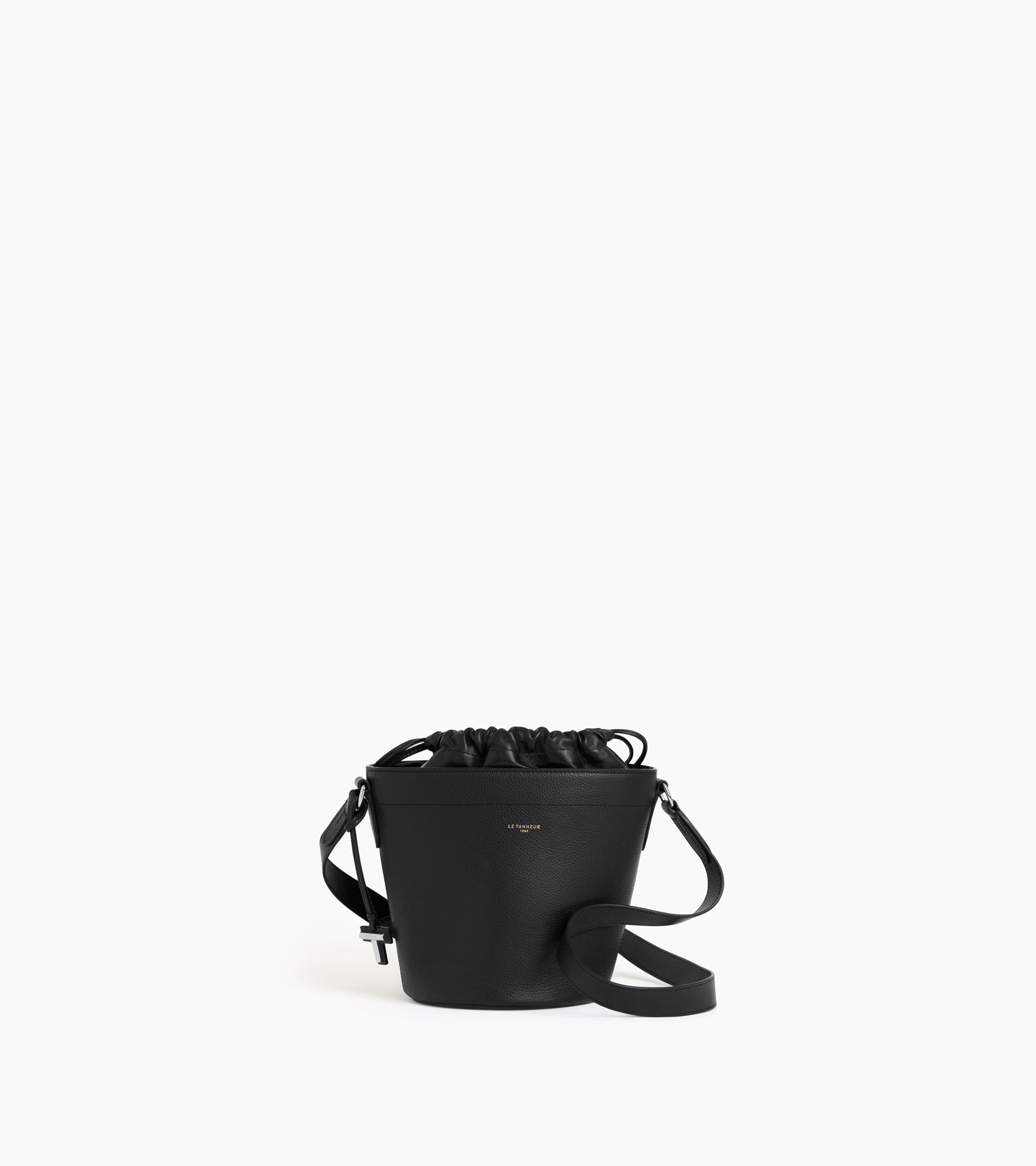 Gisèle small bucket bag in grained leather
