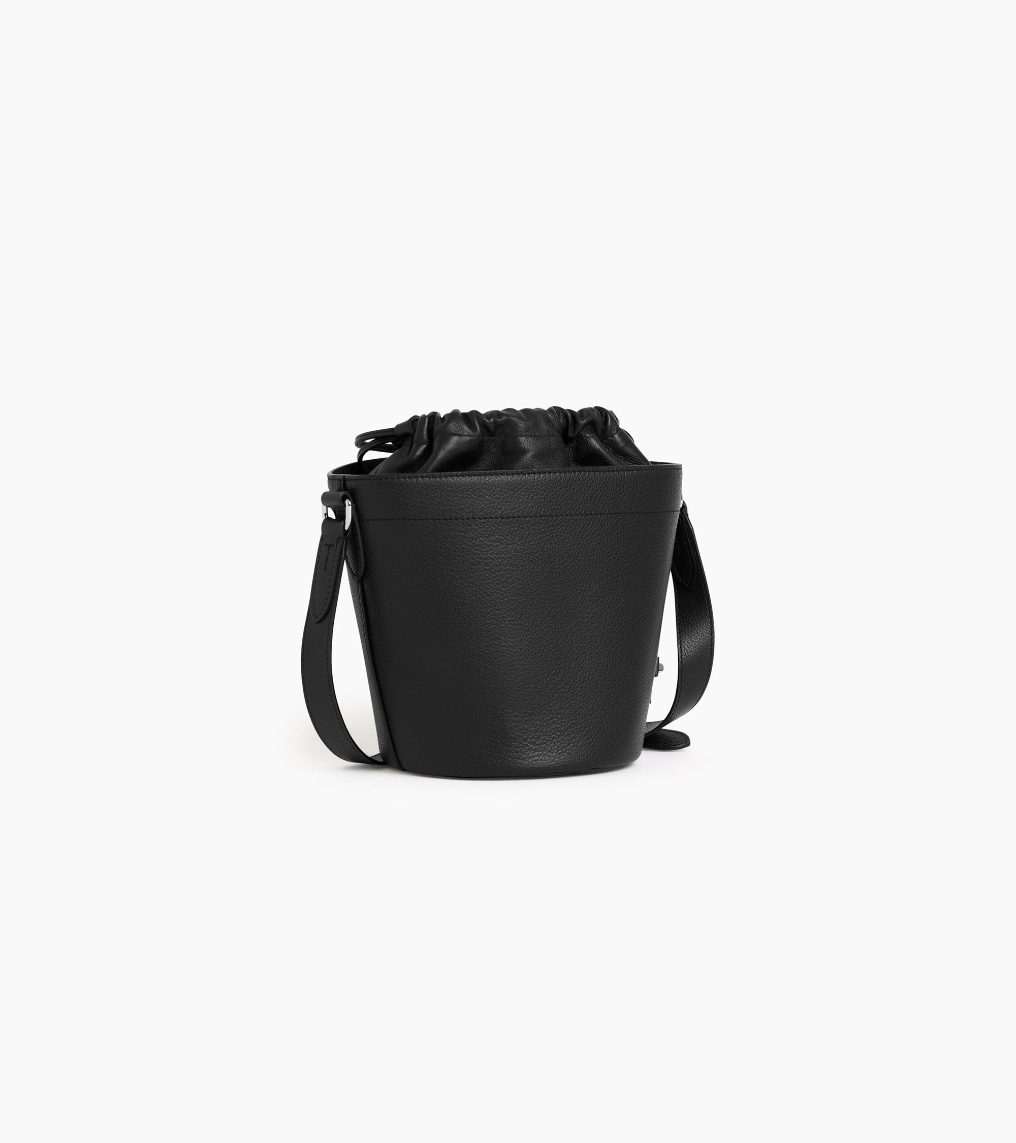 Gisèle small bucket bag in grained leather