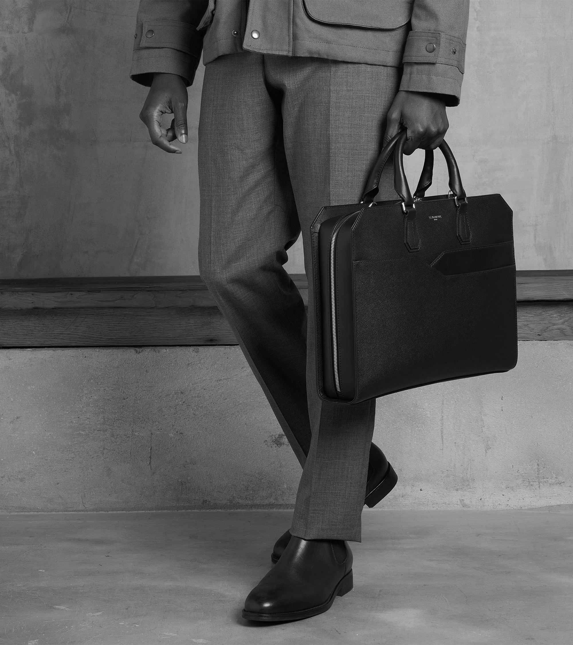 Gaston 15" briefcase in cross grain leather