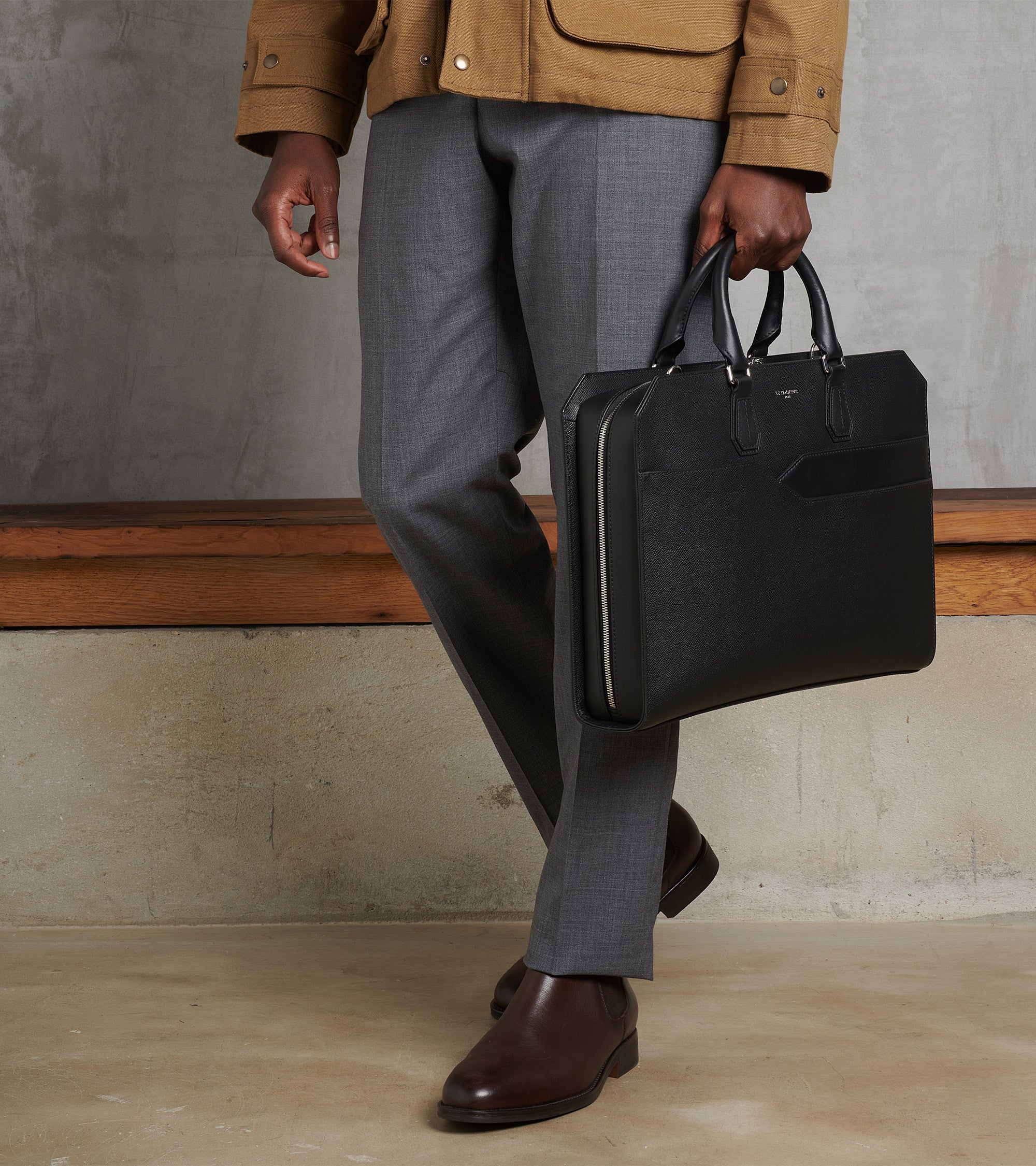 Gaston 15" briefcase in cross grain leather