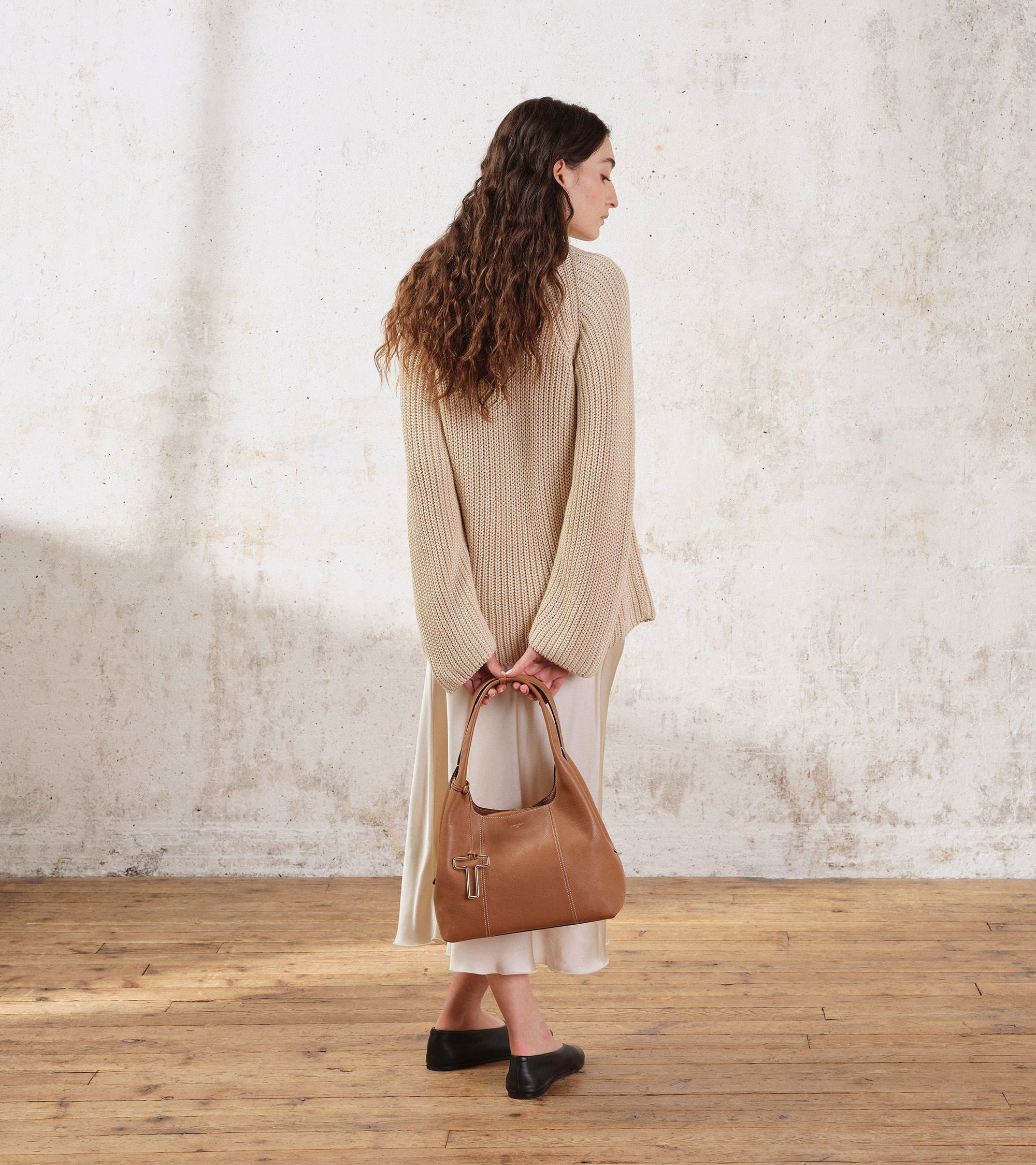 Juliette medium-sized shoulder bag in grained leather Tan