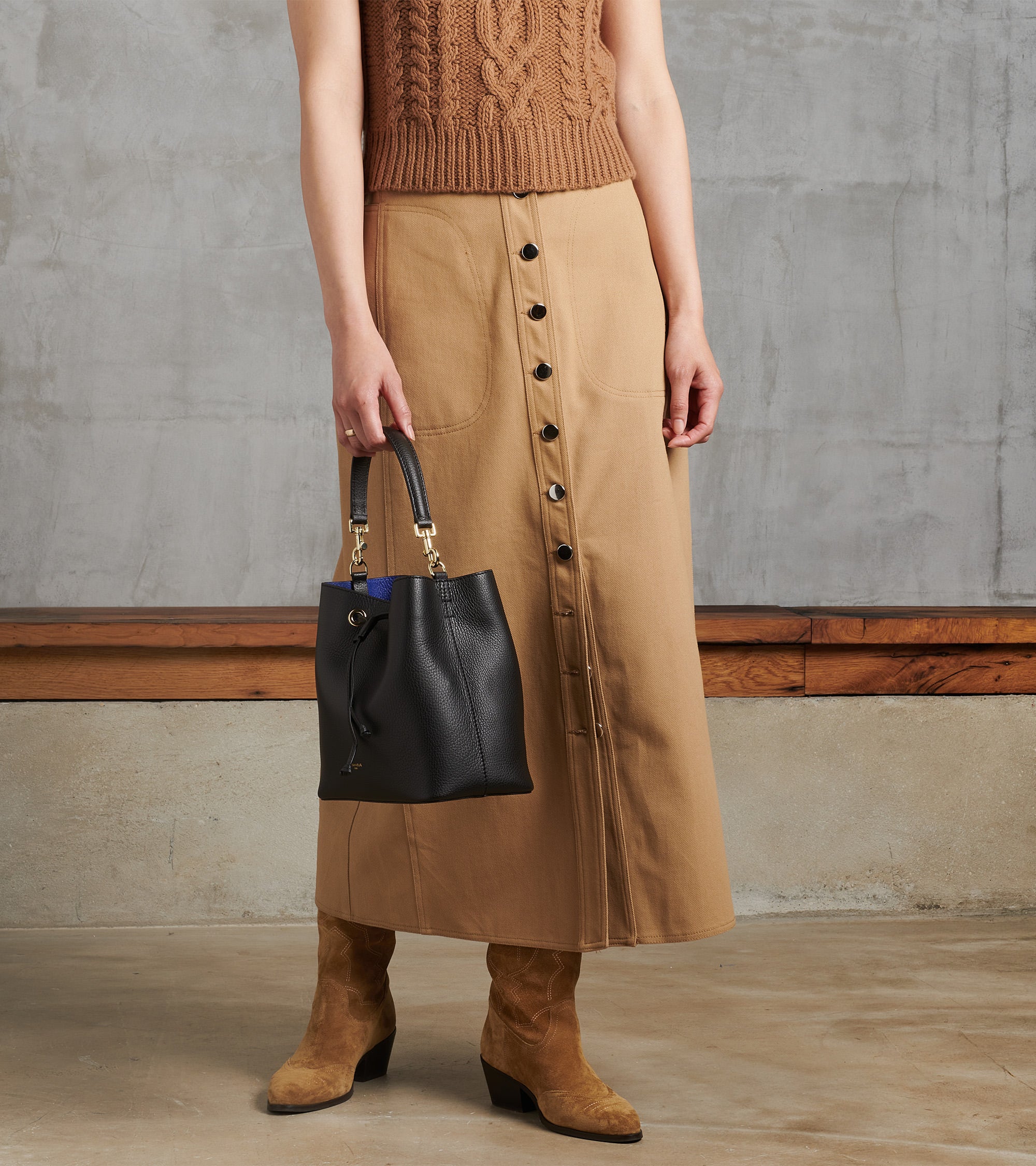 Louise bucket bag in grained leather