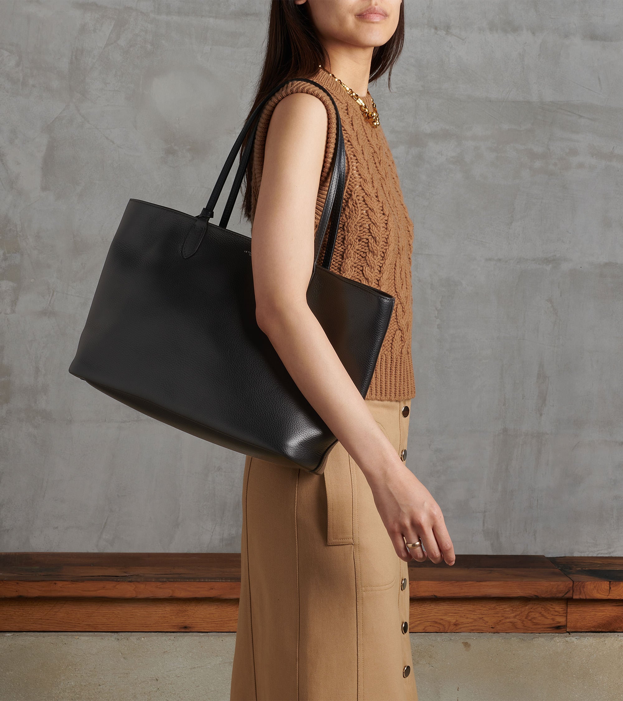 Louise large tote in grained leather