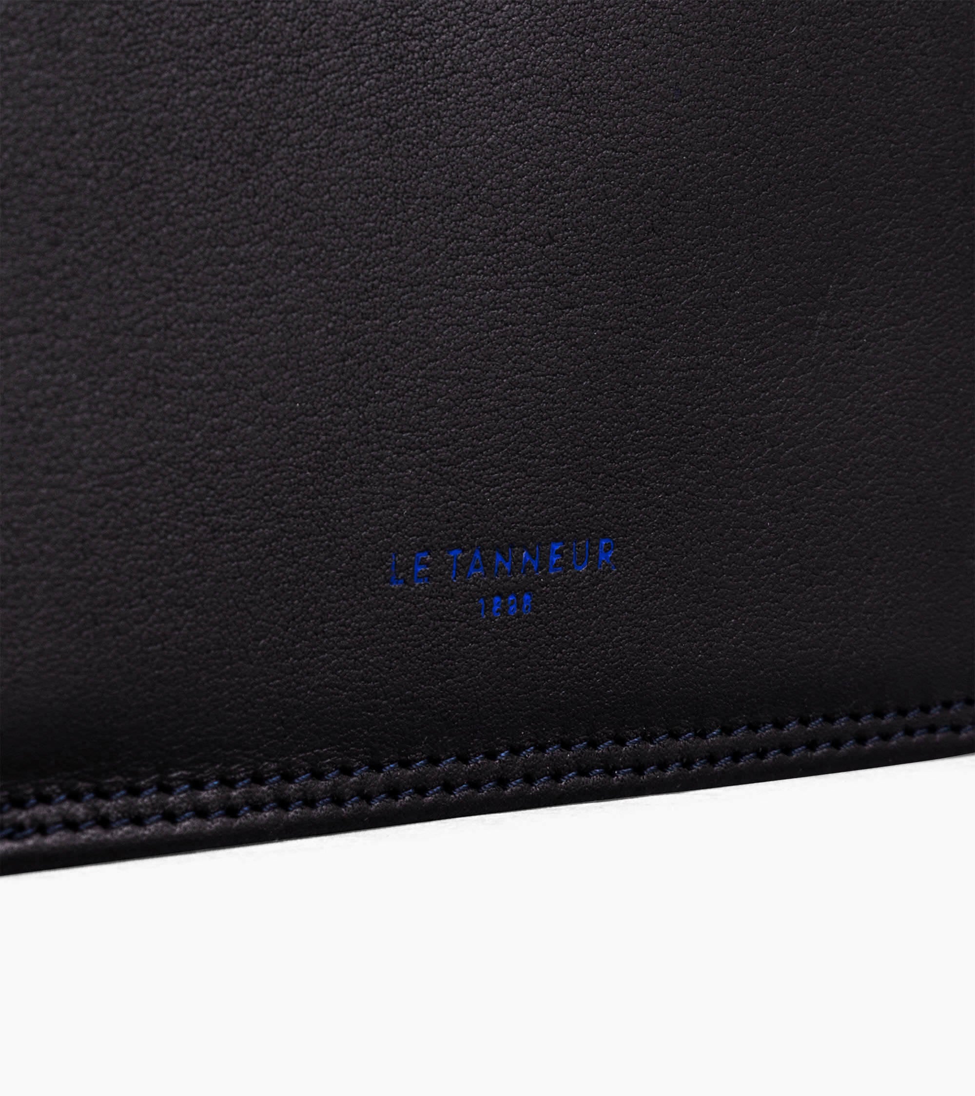 Martin passport holder in smooth leather