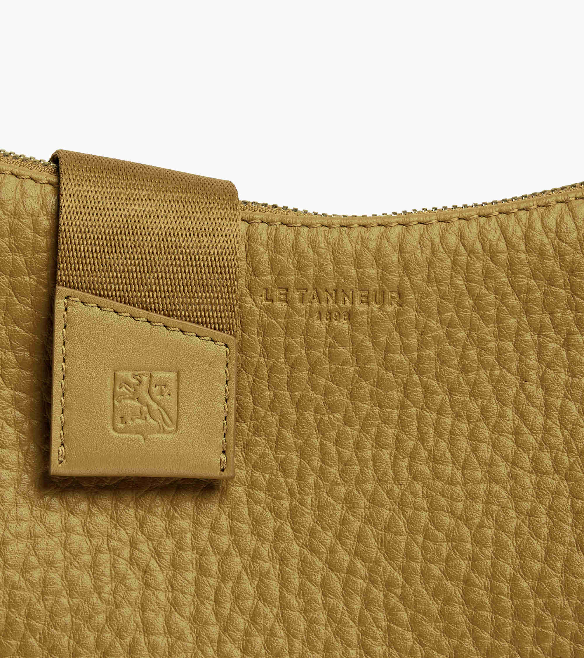 Noah belt bag in buffalo grain leather and smooth leather