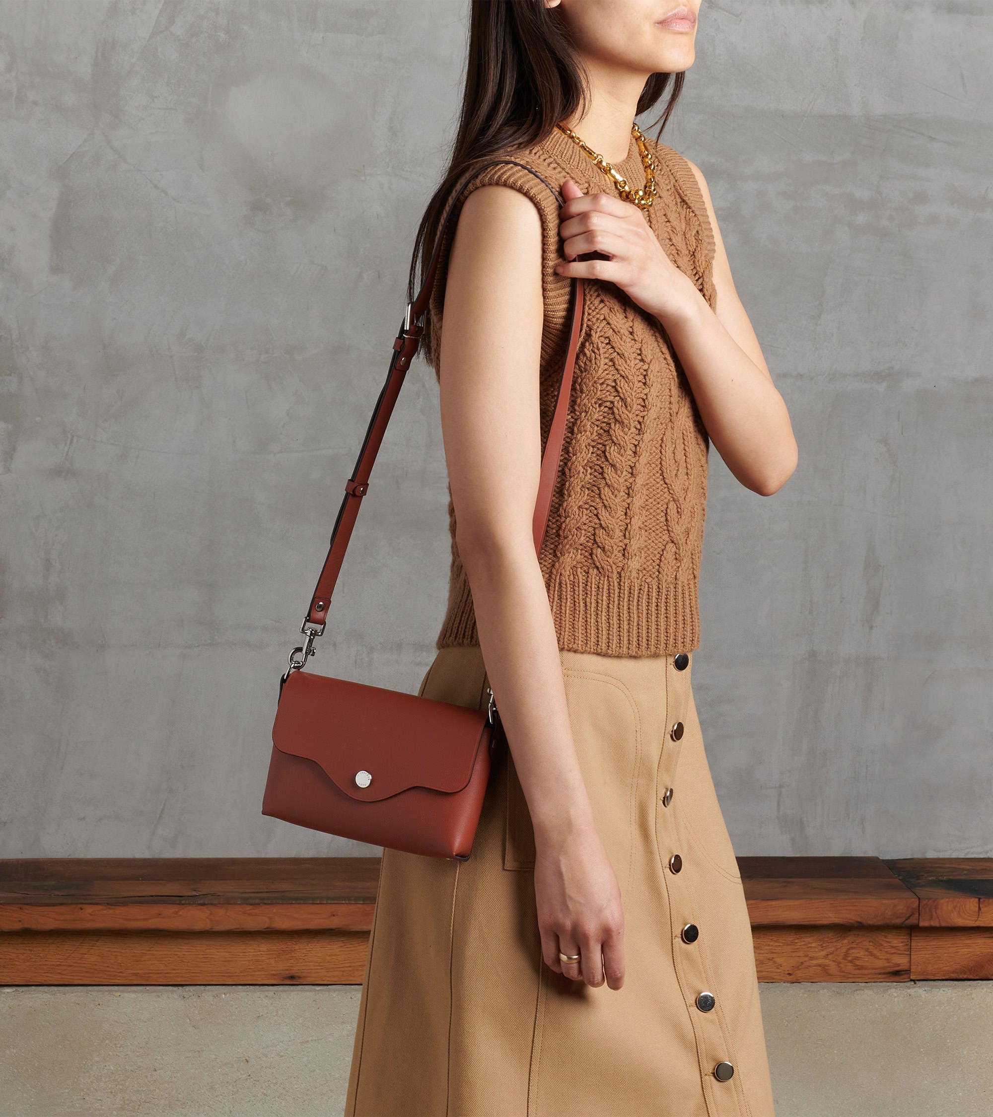 Sans Couture pouch with flap and detachable shoulder straps in smooth leather