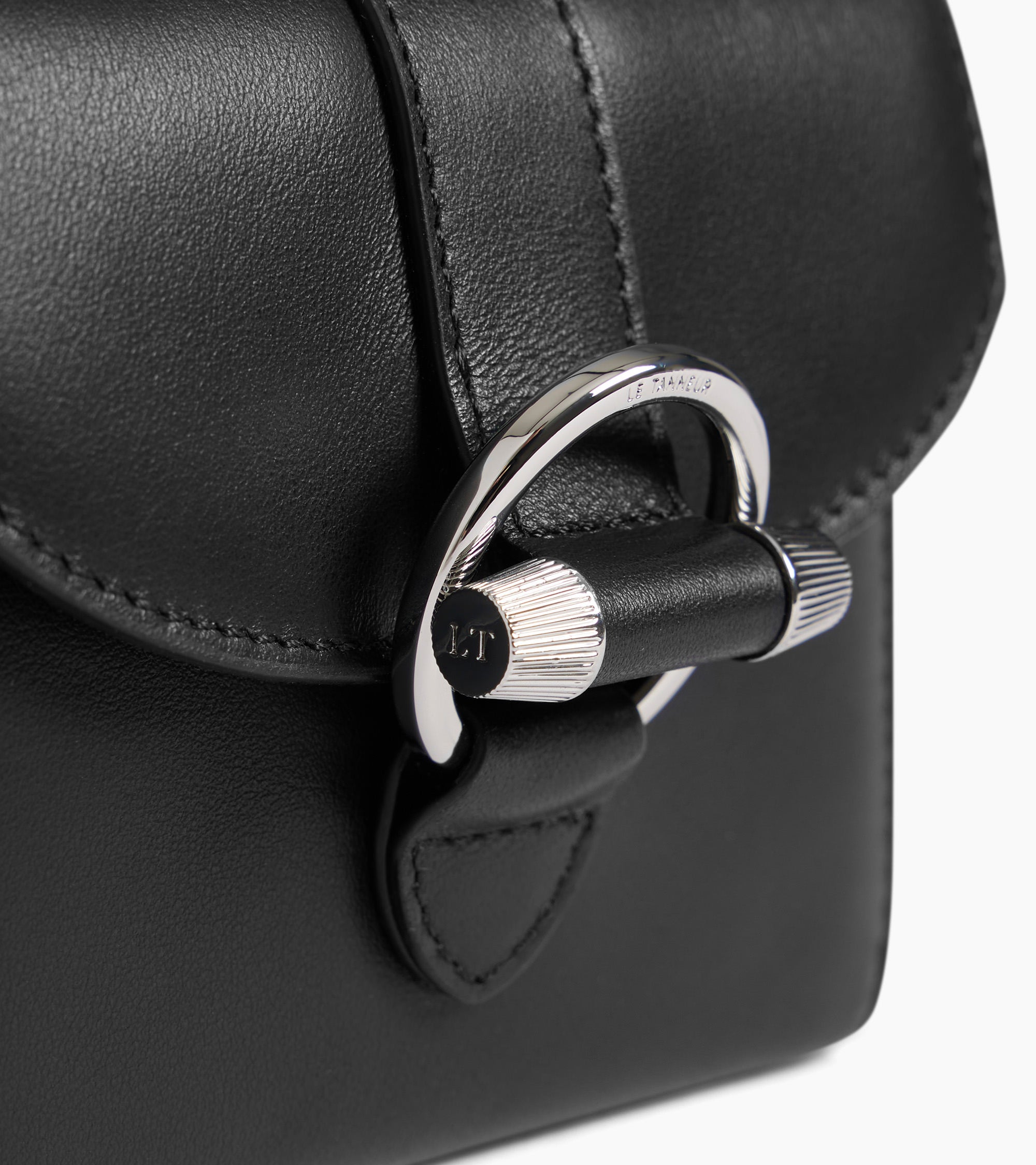 Pia card holder with detachable shoulder strap in  smooth leather