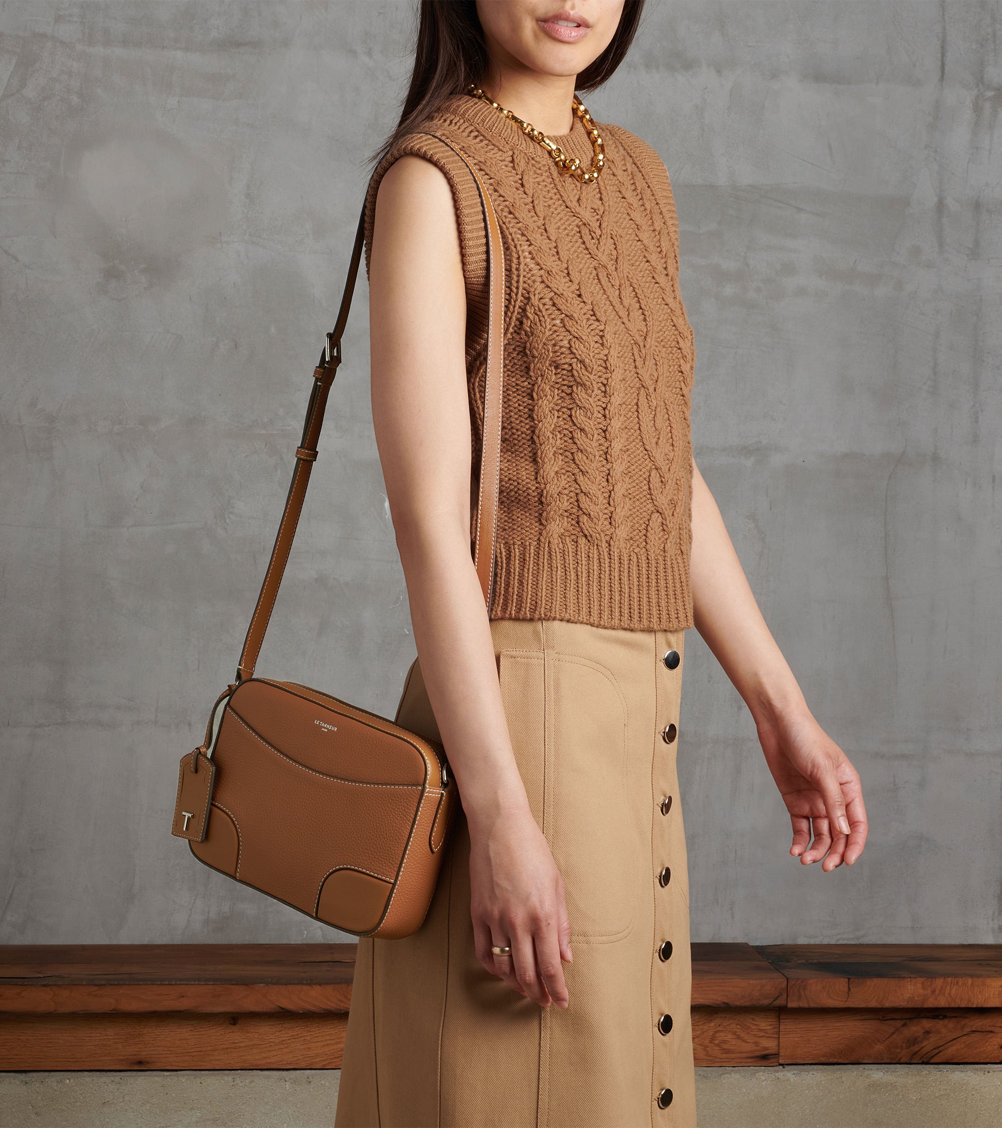 Romy medium shoulder bag in smooth grained leather