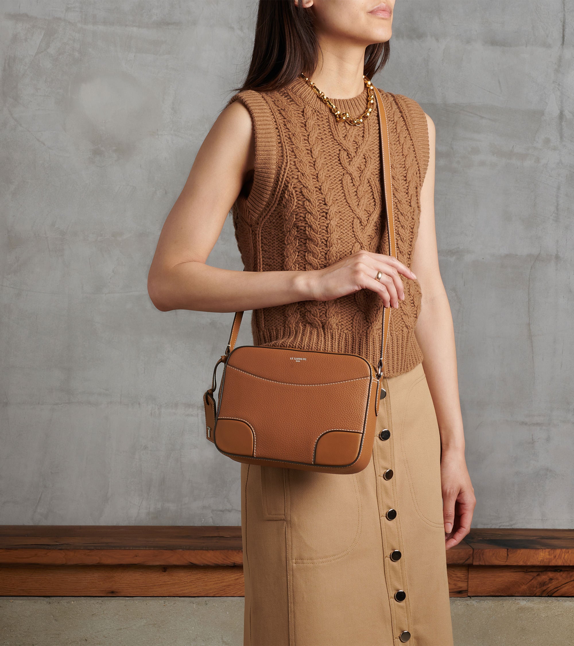 Romy medium shoulder bag in smooth grained leather